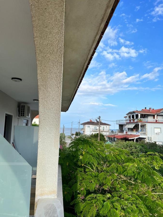 Aurora Apartments Nea Vrasna Bagian luar foto